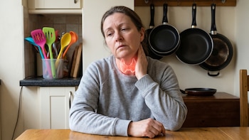 Gluten, lácteos y dietas restrictivas: qué dice la ciencia sobre la alimentación en personas con tiroiditis de Hashimoto