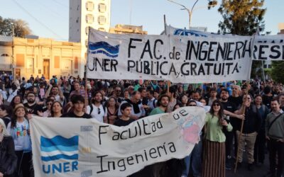 La UNER se sumó a la masiva marcha federal en defensa de la educación pública